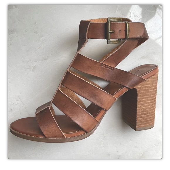 Urban Outfitters “Natural” Leather Strappy Sandals - Picture 3 of 7